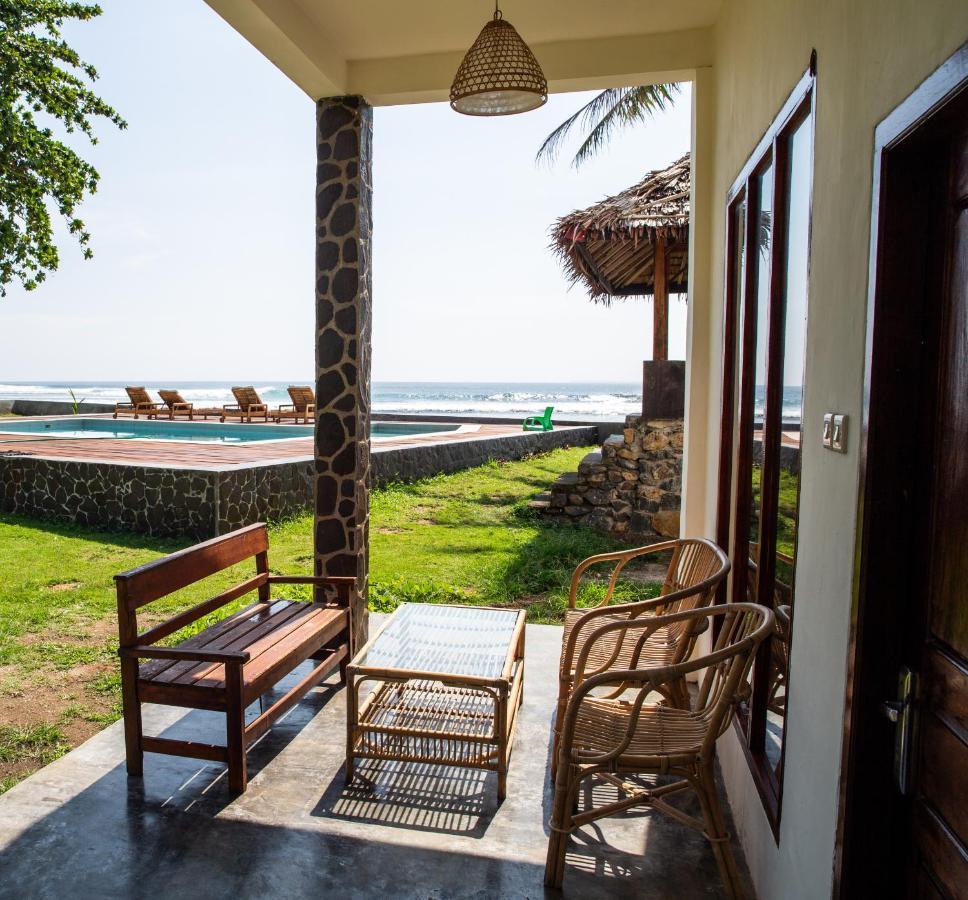 Krui The Ujung Bocur Bungalows מראה חיצוני תמונה