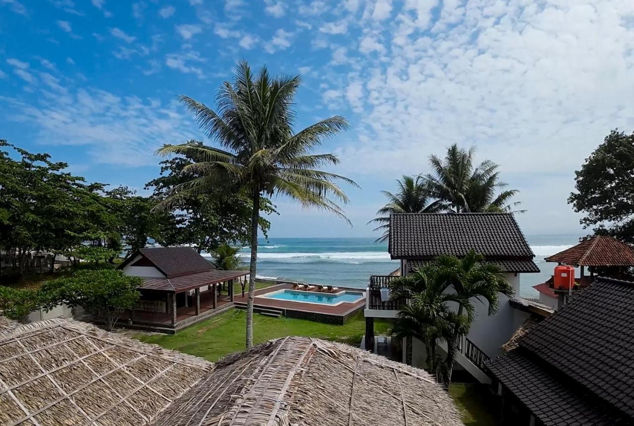 Krui The Ujung Bocur Bungalows מראה חיצוני תמונה