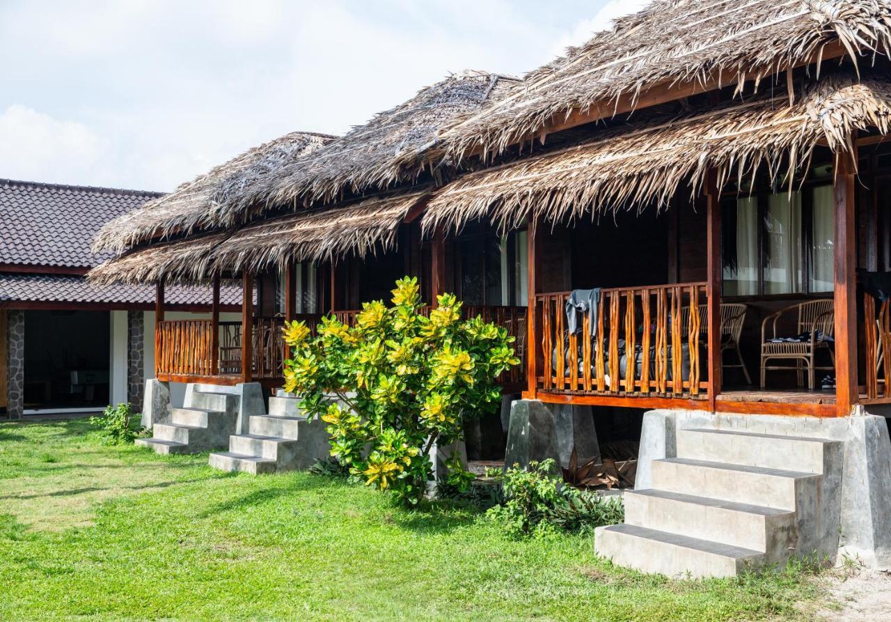 Krui The Ujung Bocur Bungalows מראה חיצוני תמונה