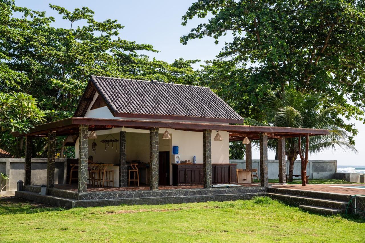 Krui The Ujung Bocur Bungalows מראה חיצוני תמונה
