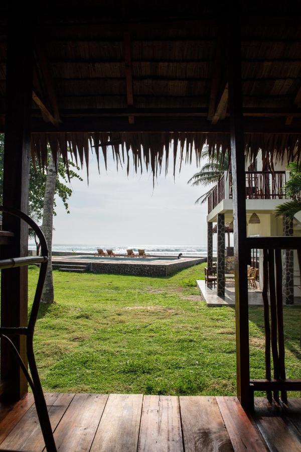 Krui The Ujung Bocur Bungalows מראה חיצוני תמונה